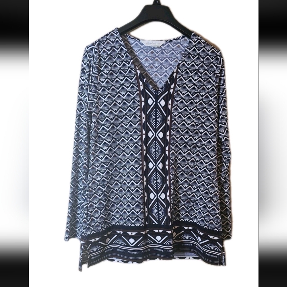 MAGNOLIA GRACE stretch Women blouse Sz Medium Blue/ brown Striped Neck Stitch